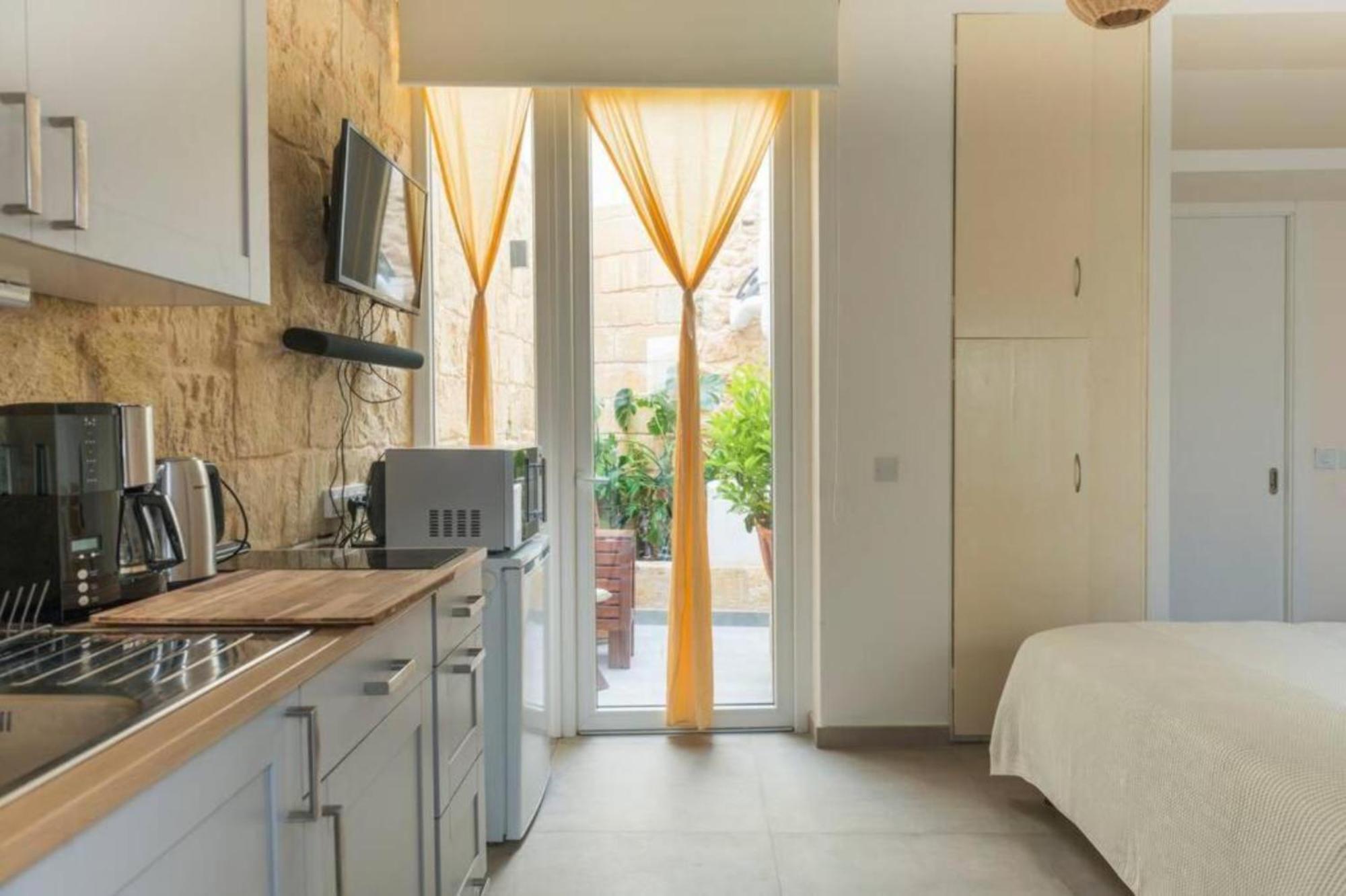 Authentic Gf Apartment With Terrace At The 3 Cities Marina Cospicua Екстериор снимка